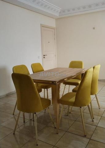 Table et chaises en inox doré et argenté - 2