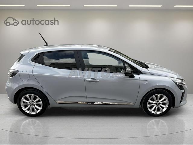 1030 - Renault Clio 2024 expertisée avec financement - 2