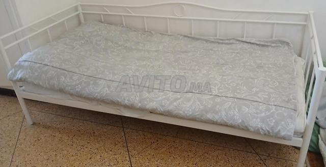 Lit simple IKEA avec matelas - 2