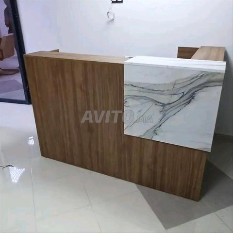 Comptoir d'accueil avec caisson sur mesure - 2