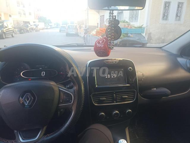 سيارة بحالة جيدة جداً