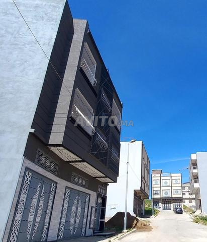 Terrain 2 façades 98 m² R/2 lotissement Sahraoui