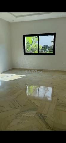 بيع شقة بالمركز قرب الحديقة - 2