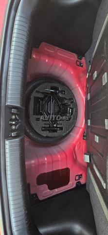 Voiture rouge (numéro disponible uniquement sur WhatsApp) - 2