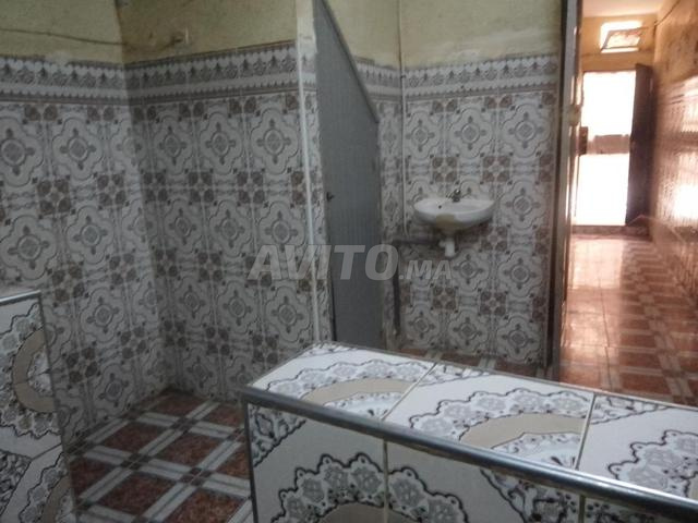 منزل في زنقة تمر منها السيارات