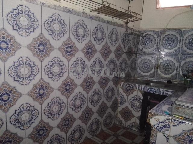 منزل في زنقة تمر منها السيارات - 2