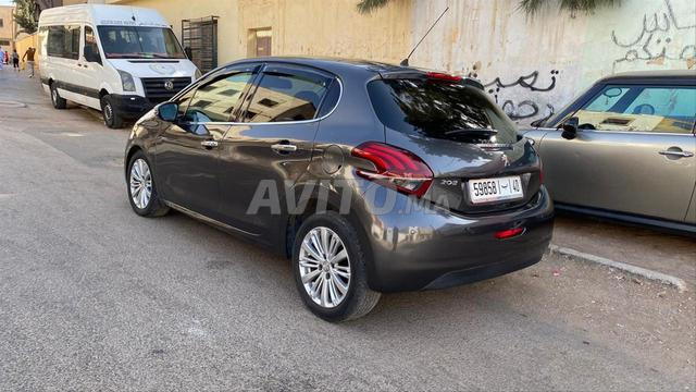 Peugeot 208 full options - 2