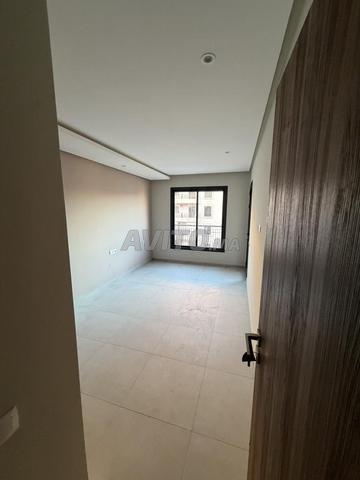 Studio moderne vide avec parking et piscine - 2