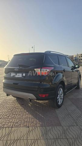 Ford Kuga modèle 2018. 180000km toutes options - 2