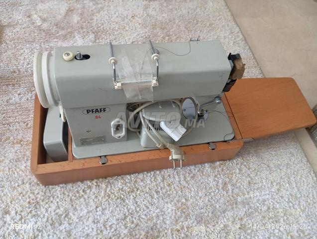 Machine à coudre PFAFF importée de France