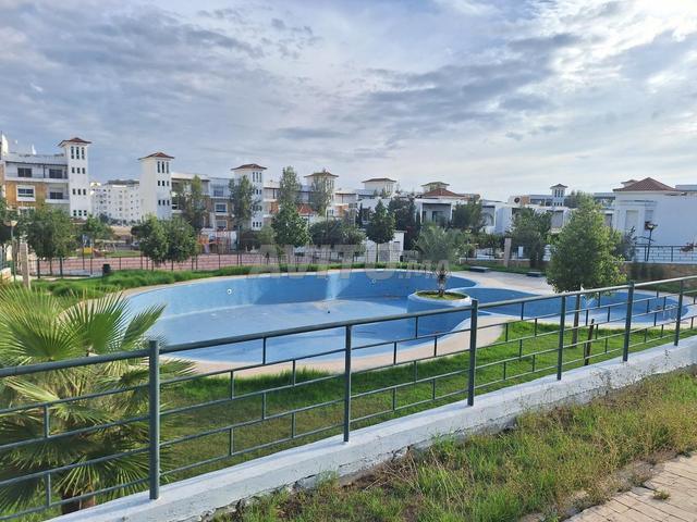 دوبلكس للبيع مطل على المحيط وإقامة آمنة - 2