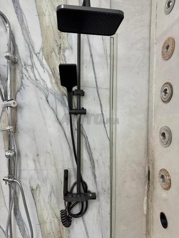 Douche de luxe au design moderne, confort illimité