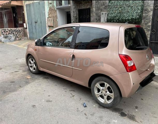 Voiture très propre et économique - 2