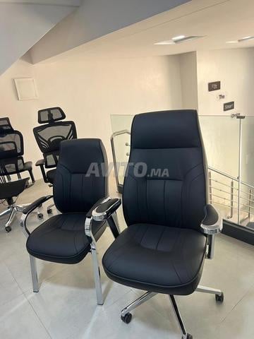 👑 حامل معاطف راقي يعكس أناقة المكان - 2