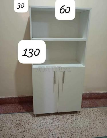 Bibliothèque au design simple et moderne - 2