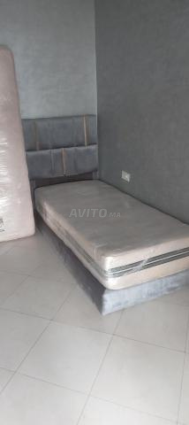 Un lit d'une personne et 2 matelas - 2