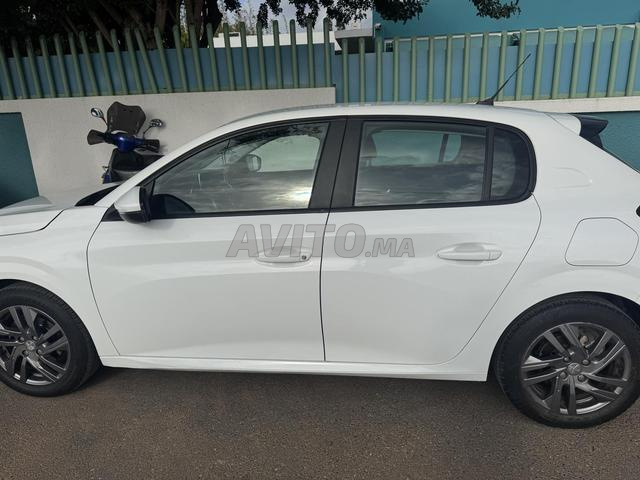 Peugeot 208 Diesel Manuelle 2021 à Rabat - 2