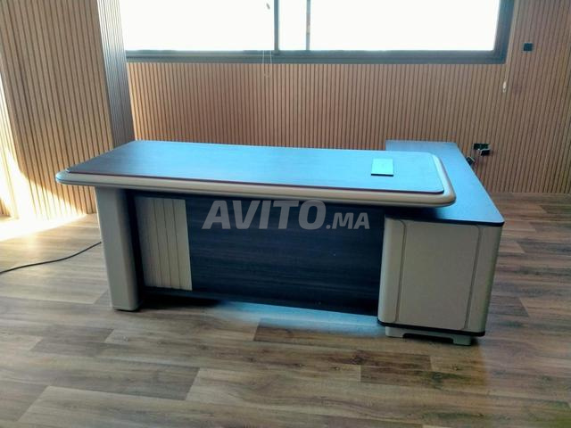 Bureau professionnel moderne/vestiaire - 2