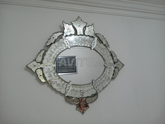 Séjour table 3 chambres tapis lustre miroirs tableau - 2