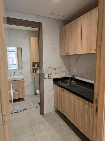 مكتب بمساحة 73 متر مربع للإيجار بوسط جليز - 2