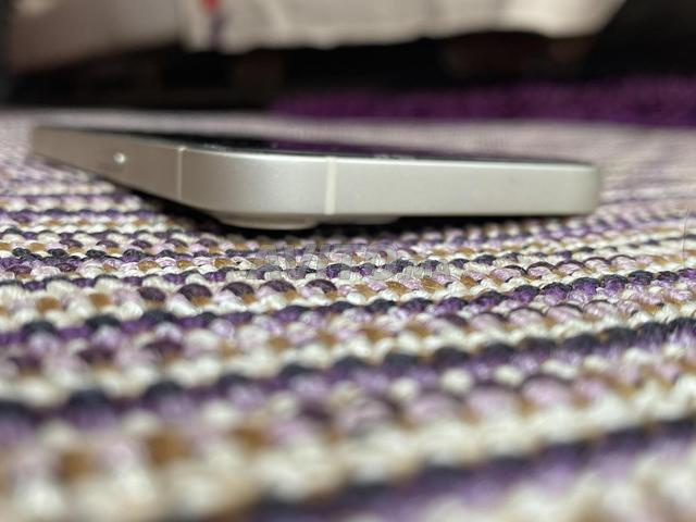 iPhone 13 très bon état - 2