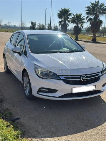 Opel Astra Diesel Automatique 2019 à Meknès