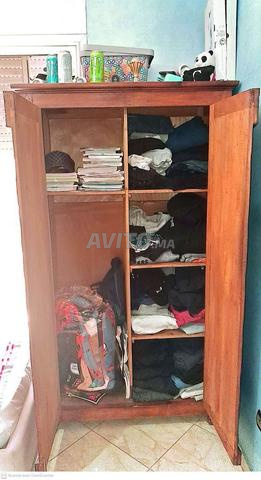 Armoire en bon état et en bois d'aerkz - 2