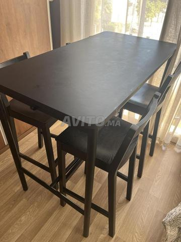 Table haute noire avec 4 chaises - 2