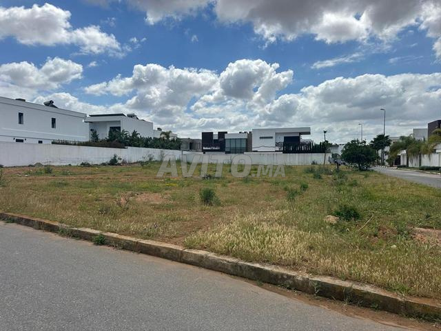 🏡 للبيع – أرض عارية لبناء فيلا منفصلة