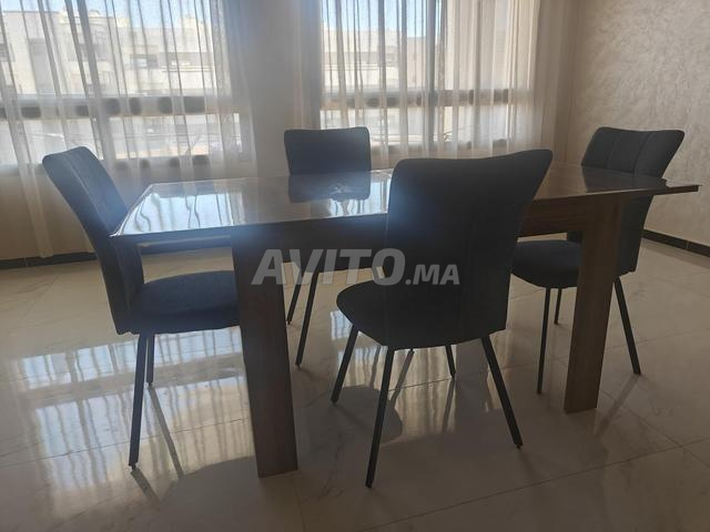 طاولة طعام مع 4 كراسي – شبه جديدة - 2