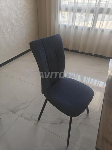 طاولة طعام مع 4 كراسي – شبه جديدة