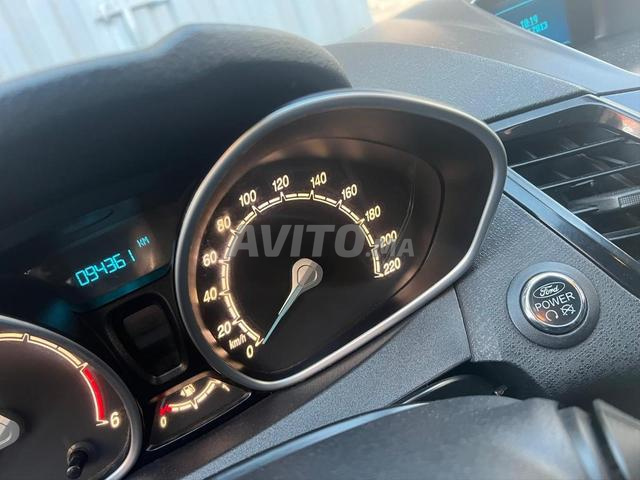 فورد تيتانيوم (كاملة الخيارات) عدد كيلومترات قليل (أول مالك)