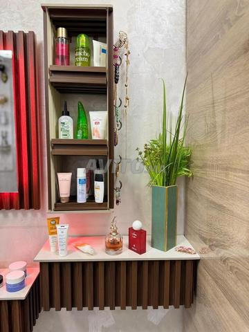 طقم من 4 قطع بمرآة LED: أناقة عصرية وتنظيم مثالي - 2