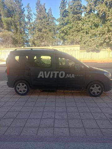 Ville de Sefrou - La voiture est disponible, elle est encore propre, bienvenue à celui qui la veut - 2