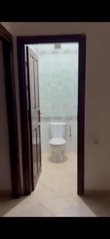 Appartement vide à louer - image 3