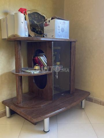 Un meuble de télévision à vendre - 2