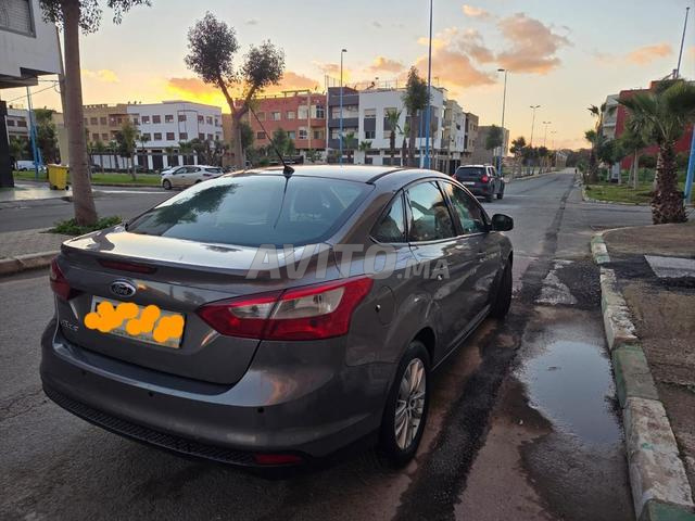 Ford Focus excellent état - 2