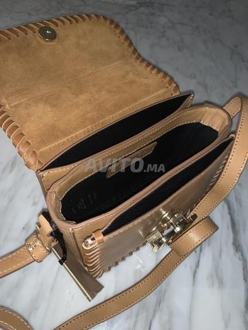 حقيبة مينيلي جلد طبيعي، لم تُلبس للبيع - 2