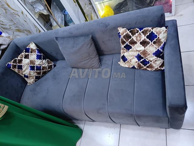 كرسي بذراعين بحالة جيدة جداً