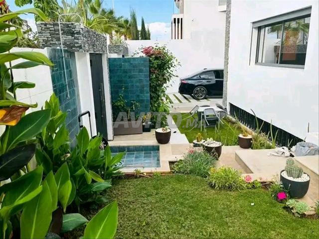 فيلا فاخرة للبيع - 2