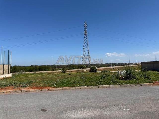 فرصة - قطعة أرض مميزة لبناء فيلا بإمكانيات عالية