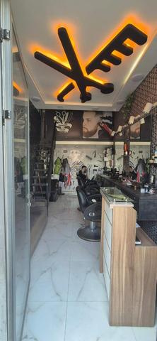 صالون حلاقة رجالي مجهز جيداً - 2