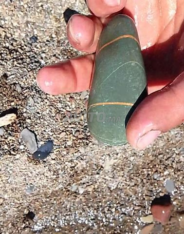 حجر اليشب الأخضر الطبيعي بالخطوط من جبال شفشاون