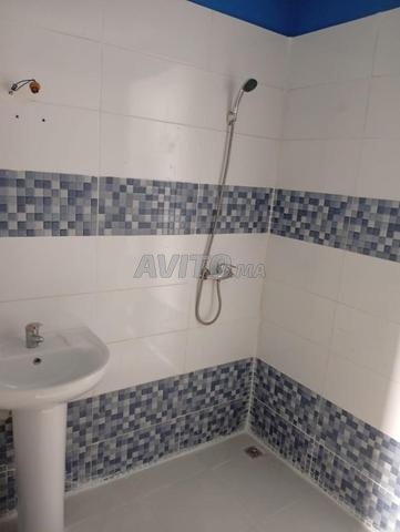 Appartement propre dans un immeuble gardé à louer - image 5