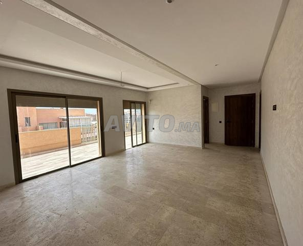 شقة جميلة بغرف نوم 3 للبيع مع تراس