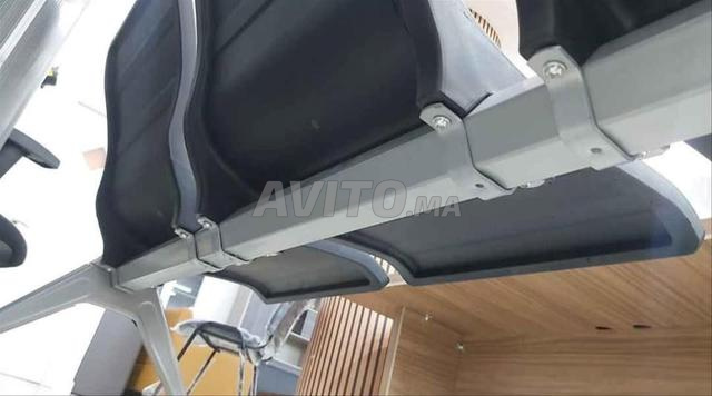 Banquette en similicuir moderne / vestiaire - 2