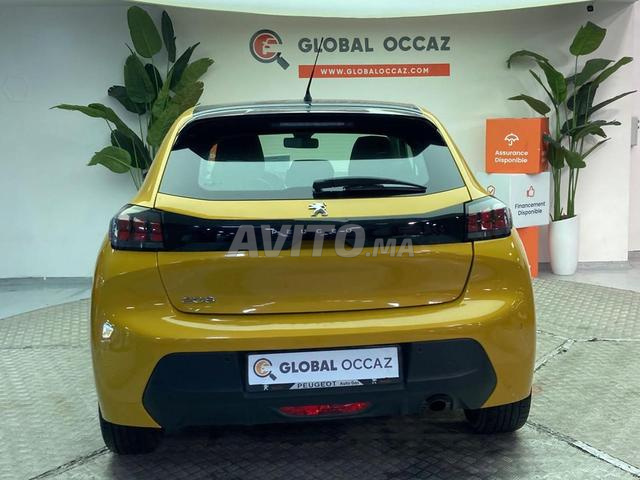 Peugeot 208 Diesel Manuelle 2024 à Marrakech - 2