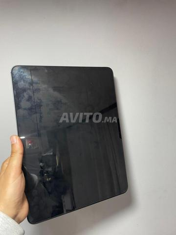 آيباد برو 13 بوصة M4 256 جيجا مع كيبورد كالجديد