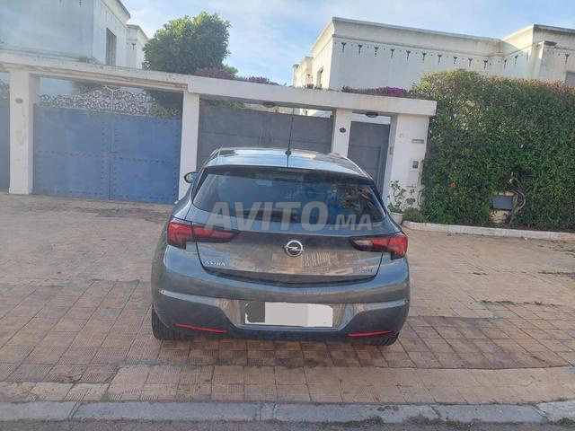 Opel Astra Diesel Manuelle 2019 à Rabat - 2