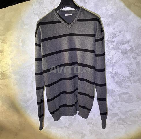 قميص رجالي بياقة على شكل حرف V - 2